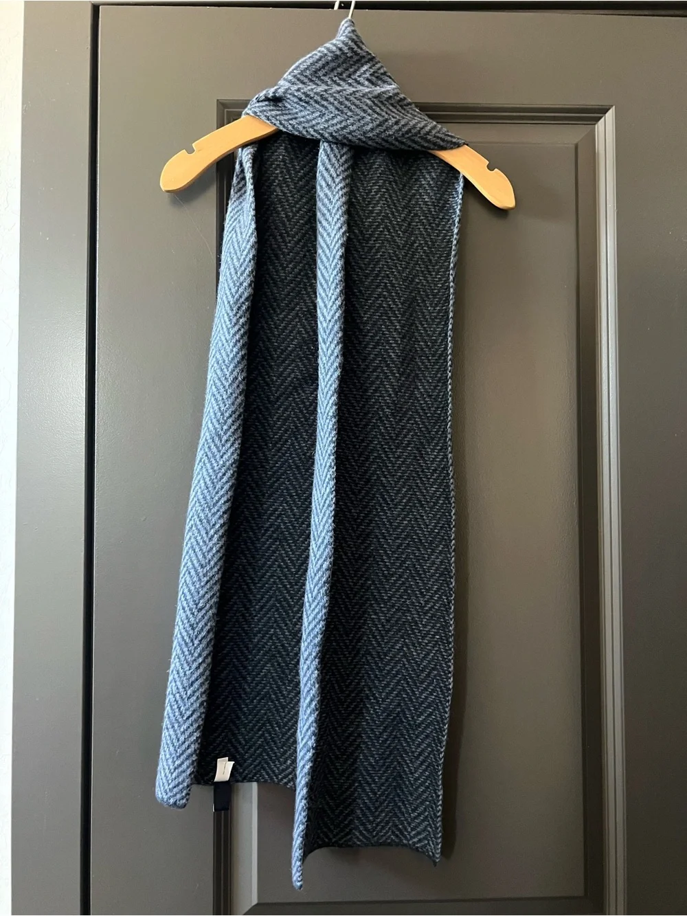 GAP Men's Blue Herringbone 100% wool scarf